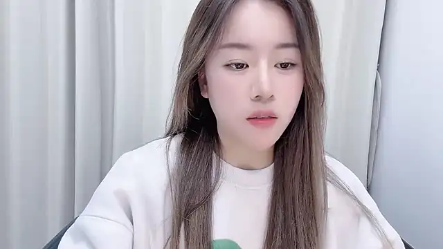 chloe-01 online show from 12.21.24