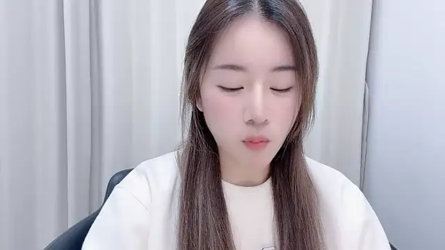 chloe-01 online show from 01.17.25