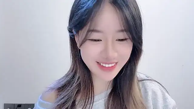 chloe-01 online show from 11.15.25