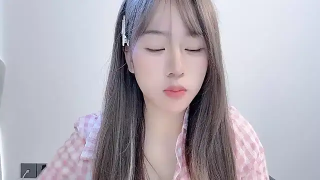 chloe-01 online show from 11.29.25