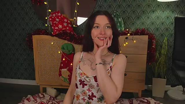 Snapshot of J_Hunter_ chatting on 12.24.24 J Hunter online show from 12.24.24