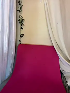 Snapshot of MOMALANA chatting on 02.20.25 MOMALANA online show from 02.20.25