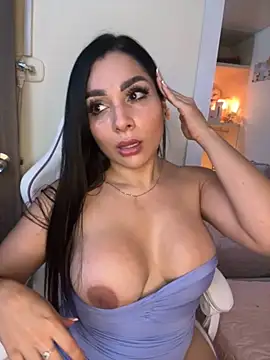 Snapshot of MOMALANA chatting on 10.22.25 MOMALANA online show from 10.22.25