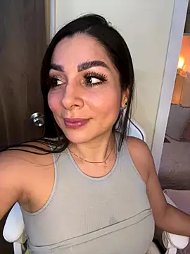 Snapshot of MOMALANA chatting on 10.23.25 MOMALANA online show from 10.23.25