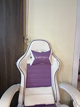 Snapshot of MOMALANA chatting on 10.26.25 MOMALANA online show from 10.26.25