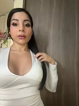 Snapshot of MOMALANA chatting on 02.15.26 MOMALANA online show from 02.15.26