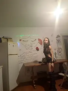 Snapshot of VanessaBraun chatting on 12.04.25 VanessaBraun online show from 12.04.25