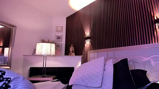 NattashaHotson online show from 10.30.25