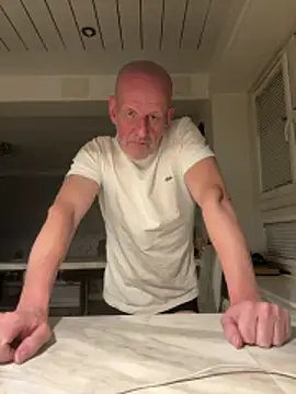 Snapshot of malematureisbest chatting on 12.18.25 malematureisbest online show from 12.18.25