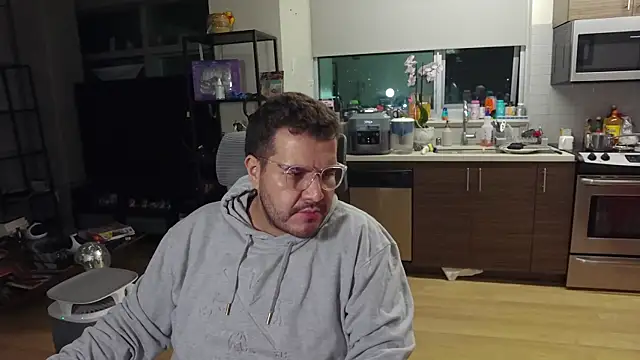 Snapshot of bearcloudcomputa chatting on 12.29.24 bearcloudcomputa online show from 12.29.24