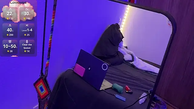 Snapshot of bearcloudcomputa chatting on 09.30.25 bearcloudcomputa online show from 09.30.25