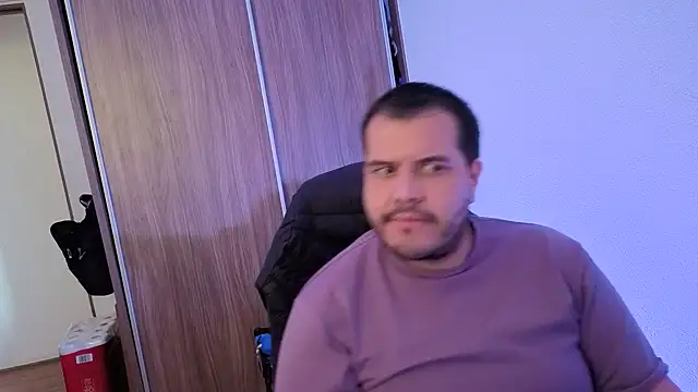 Snapshot of bearcloudcomputa chatting on 11.17.25 bearcloudcomputa online show from 11.17.25