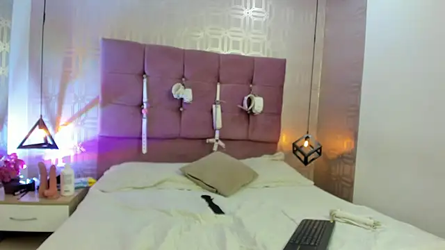 Lilith Vera online show from 10.15.25