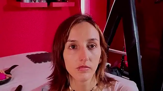 Snapshot of Ambar_Roux_ chatting on 09.12.25 Ambar Roux online show from 09.12.25