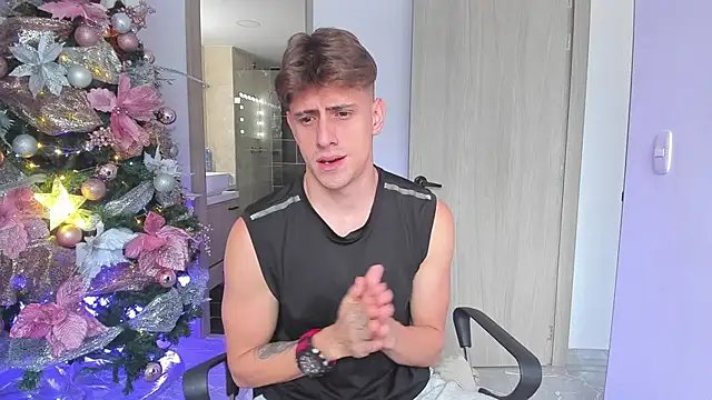 Snapshot of Jasperjoness chatting on 12.13.24 Jasperjoness online show from 12.13.24