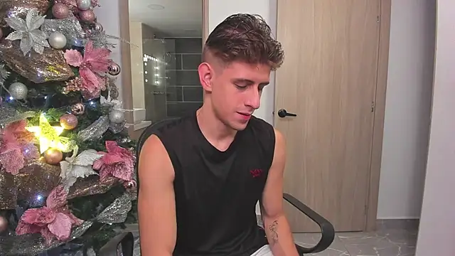 Snapshot of Jasperjoness chatting on 12.17.24 Jasperjoness online show from 12.17.24