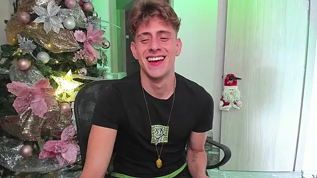 Snapshot of Jasperjoness chatting on 12.18.24 Jasperjoness online show from 12.18.24