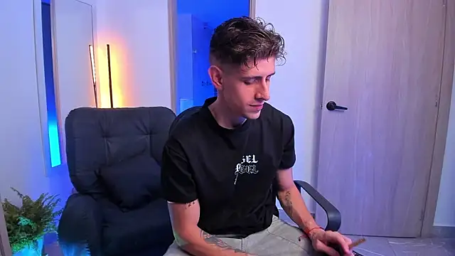 Snapshot of Jasperjoness chatting on 01.11.25 Jasperjoness online show from 01.11.25