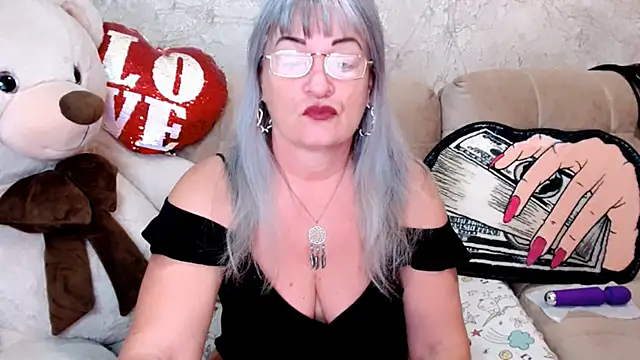 Snapshot of SiberiabBerry chatting on 11.13.25 SiberiabBerry online show from 11.13.25