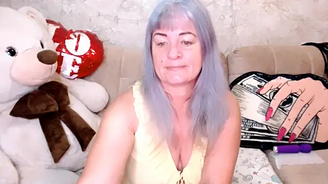 Snapshot of SiberiabBerry chatting on 11.17.25 SiberiabBerry online show from 11.17.25