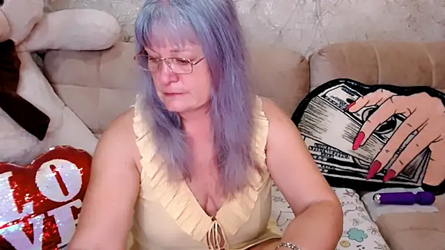 Snapshot of SiberiabBerry chatting on 11.23.25 SiberiabBerry online show from 11.23.25