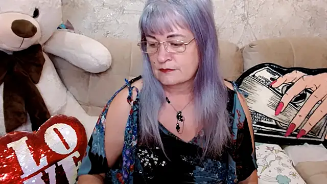 Snapshot of SiberiabBerry chatting on 11.25.25 SiberiabBerry online show from 11.25.25