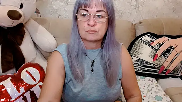 Snapshot of SiberiabBerry chatting on 11.26.25 SiberiabBerry online show from 11.26.25