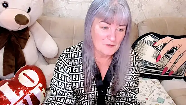 Snapshot of SiberiabBerry chatting on 11.26.25 SiberiabBerry online show from 11.26.25