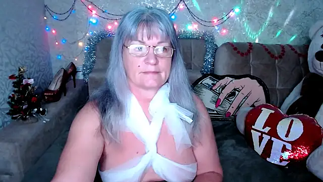 Snapshot of SiberiabBerry chatting on 12.17.25 SiberiabBerry online show from 12.17.25