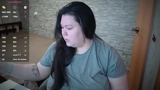 Snapshot of NicaMeow chatting on 02.05.25 NicaMeow online show from 02.05.25