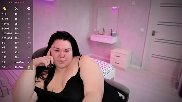 Snapshot of NicaMeow chatting on 12.04.25 NicaMeow online show from 12.04.25