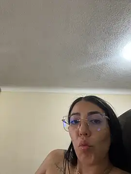 StaceyJones1 online show from 11.05.25