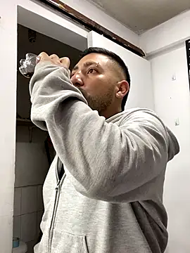 JuanZapata33 online show from 10.17.25