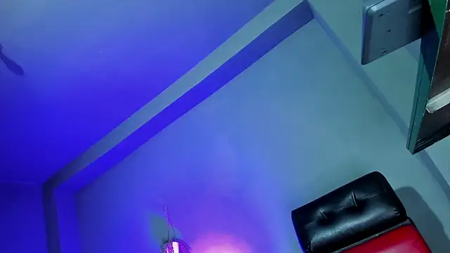 Travistanner 28 online show from 09.21.25