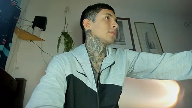 Travistanner 28 online show from 04.13.26