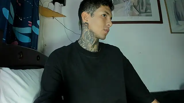 Travistanner 28 online show from 04.14.26