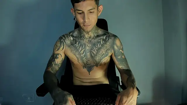 Travistanner 28 online show from 04.17.26