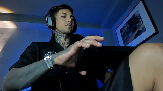 Travistanner 28 online show from 05.19.26