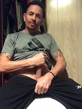 Snapshot of Gman143187 chatting on 12.24.24 Gman143187 online show from 12.24.24