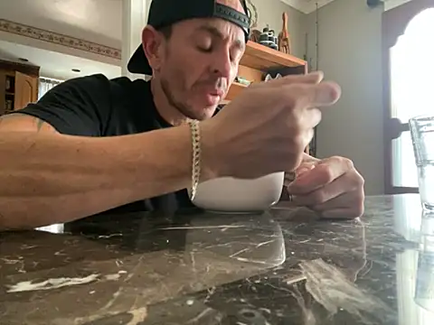 Snapshot of Gman143187 chatting on 10.04.25 Gman143187 online show from 10.04.25