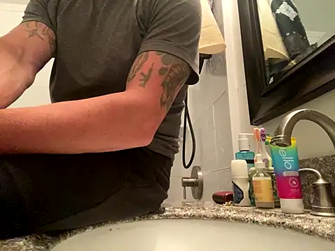 Snapshot of Gman143187 chatting on 10.05.25 Gman143187 online show from 10.05.25