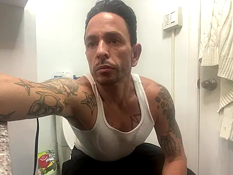 Snapshot of Gman143187 chatting on 10.08.25 Gman143187 online show from 10.08.25