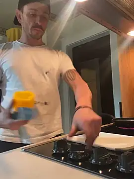 Snapshot of Gman143187 chatting on 10.14.25 Gman143187 online show from 10.14.25