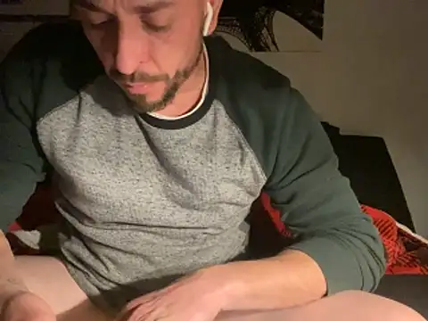 Snapshot of Gman143187 chatting on 12.14.25 Gman143187 online show from 12.14.25