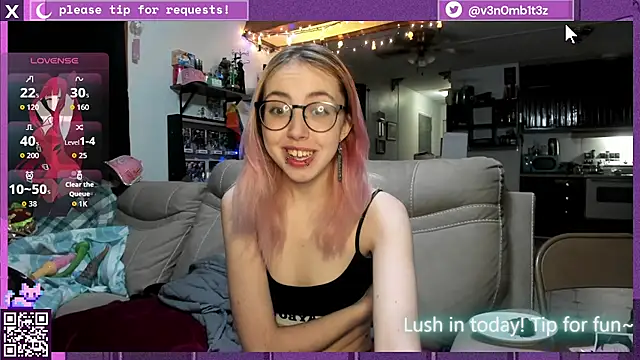 Snapshot of v3n0mb1t3z chatting on 11.30.25 v3n0mb1t3z online show from 11.30.25