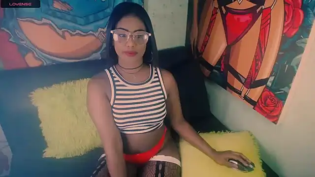 Snapshot of Littleindianmilf chatting on 11.18.25 Littleindianmilf online show from 11.18.25