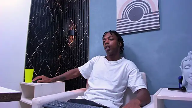 Snapshot of LarryCollin chatting on 01.20.25 LarryCollin online show from 01.20.25
