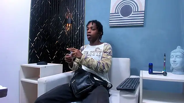 Snapshot of LarryCollin chatting on 01.24.25 LarryCollin online show from 01.24.25
