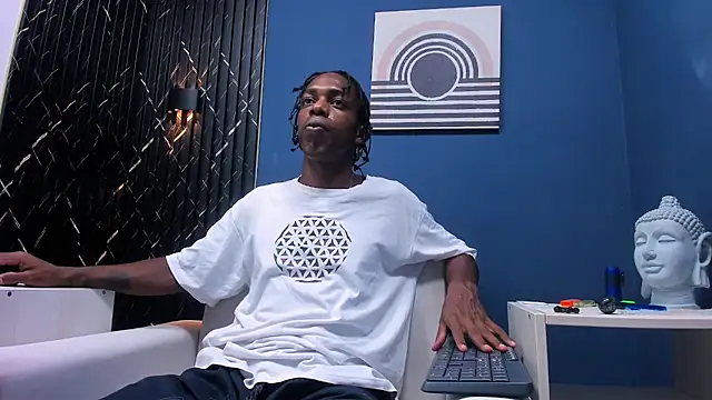 Snapshot of LarryCollin chatting on 02.02.25 LarryCollin online show from 02.02.25