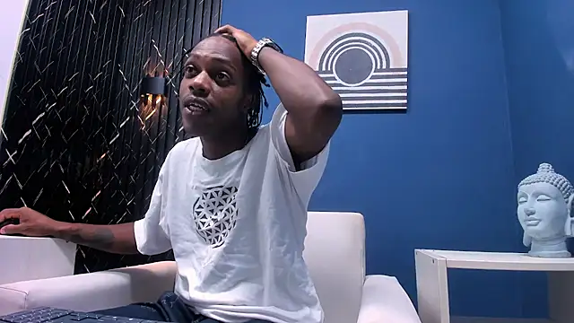 Snapshot of LarryCollin chatting on 02.02.25 LarryCollin online show from 02.02.25